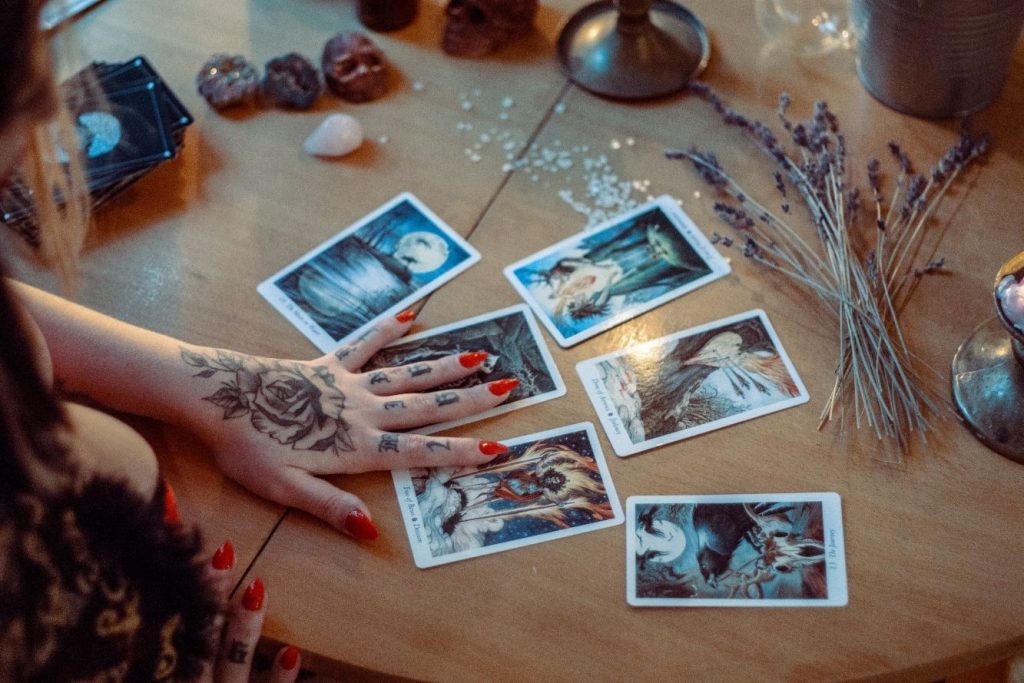 give online tarot readings to make money online as a beginner